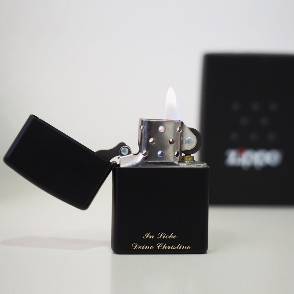 ZIPPO Schwarz mit Gravur ZIPPO Schwarz mit Gravur